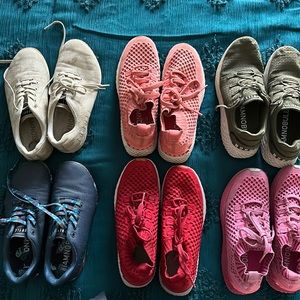 6 pairs No bulls red pair is size 9 all others are 8.5